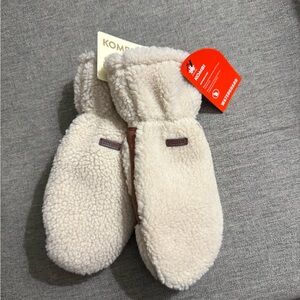 Women’s warm mittens